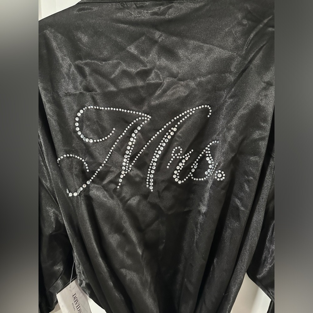 NWT David’s Bridal Mrs. Satin Robe - Picture 5 of 9